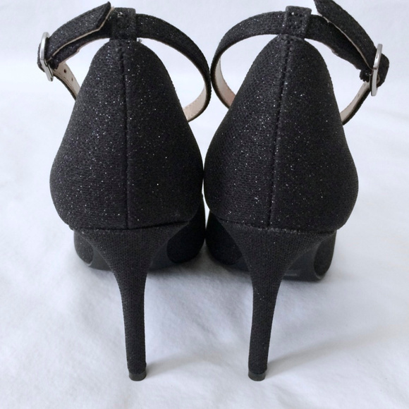 SOLD || Mark&James Badgley Mischka || Black Heels - Picture 5 of 5
